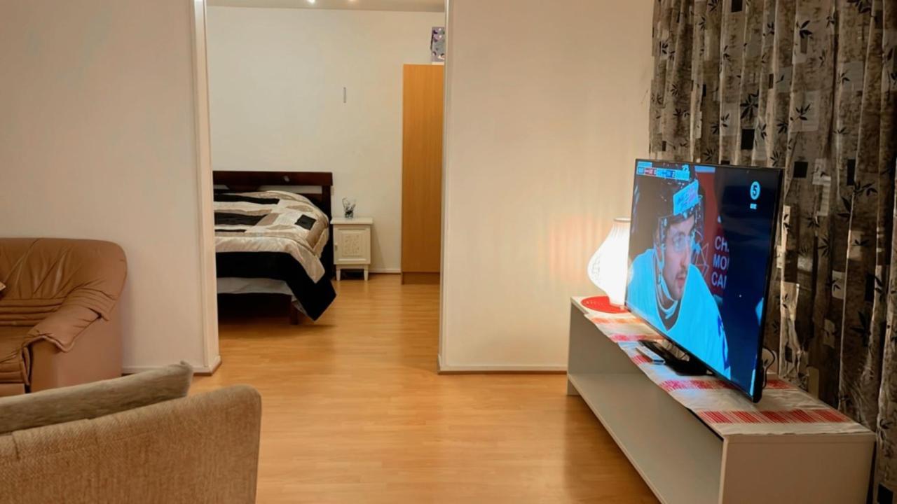 Joensuu City Center, Wifi Internet, Prime Location Heart Of Center, Big 69 Sq Apartment, Free Parking, King Bed, Electric Car Station, Beautiful, Relaxing, Fully Furnished, Big Tv 55', 2 Bedroom And One Big Living Hall Room Eksteriør bilde